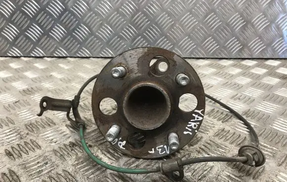 Rear wheel hub