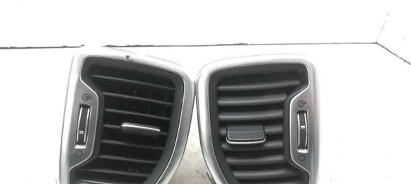 KIA Sportage Dashboard side air vent grill/cover trim F1000SA1 97480 F03880016B