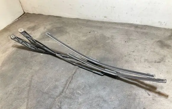 Volkswagen PASSAT B7 Front wiper blade arm 3AB955410