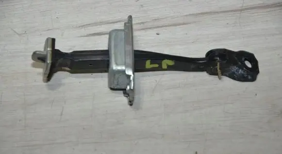 Renault Kadjar Front door check strap stopper