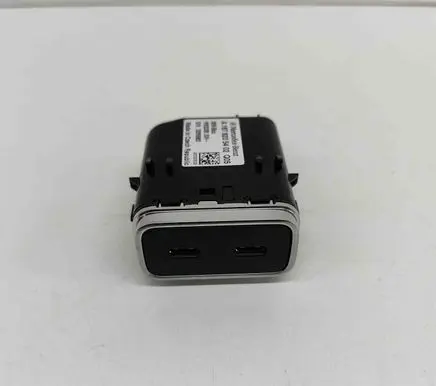 Mercedes-Benz GLE W167 USB socket connector A1678205402