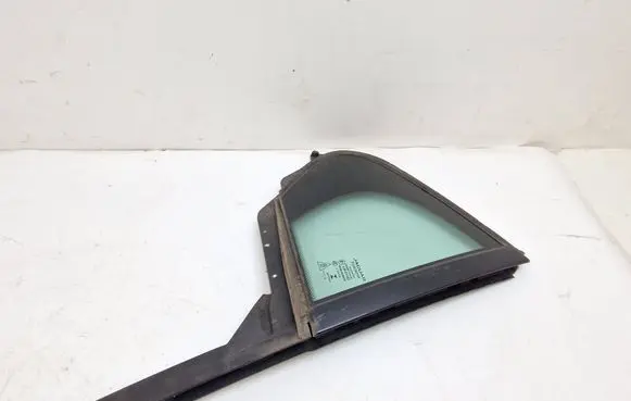 Jaguar XE Rear vent window glass 43R011582 E000199 DOT682AS2M3240