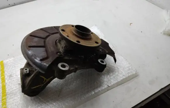 Seat Alhambra (Mk2) Front wheel hub spindle knuckle