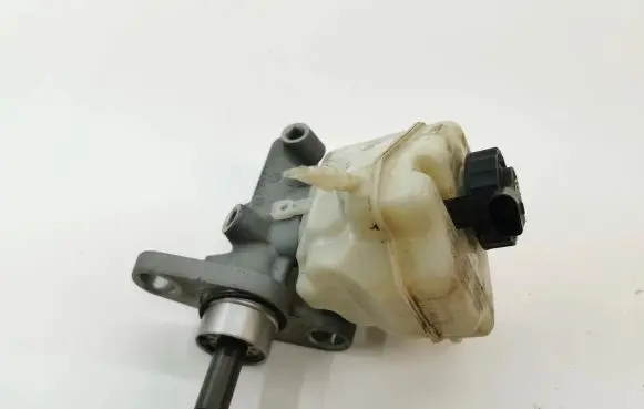 Audi Q7 4L Master brake cylinder 03350887631