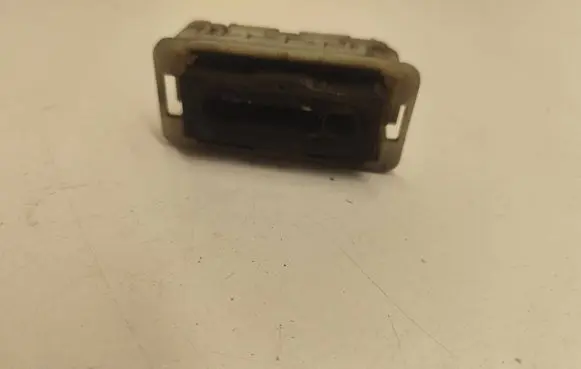 Radiator mount bracket