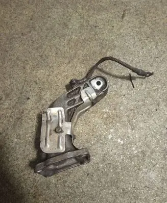 BMW 5 E34 Engine mounting bracket 1140042