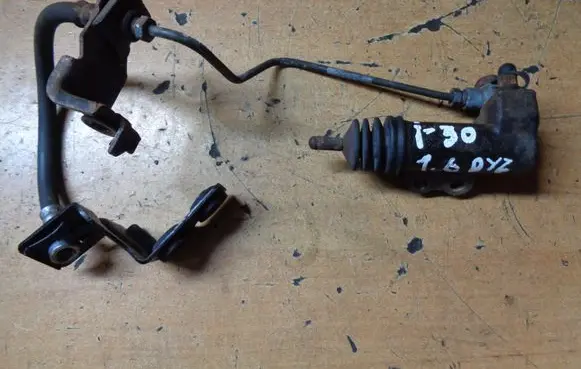 Hyundai i30 Clutch slave cylinder 