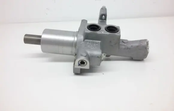 Mercedes-Benz E C207 W207 Master brake cylinder 056W1