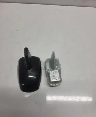 Mercedes-Benz CLA C117 X117 W117 Aerial GPS antenna A2128270228 6522A102