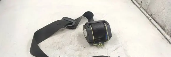 BMW 3 E46 Front seatbelt 8207955