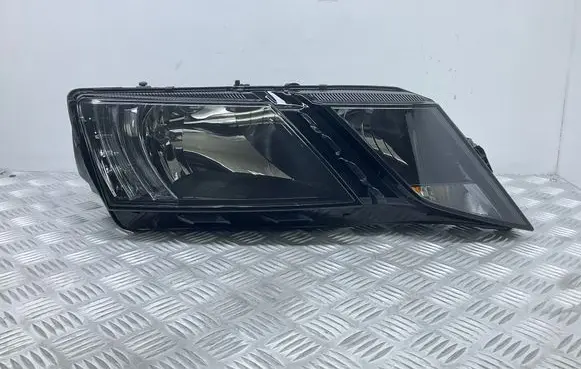 Skoda Octavia Mk3 (5E) Headlight/headlamp 5E1941016C 7PP941597CA