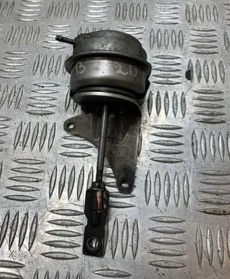 Volkswagen PASSAT B6 Turbine electric control actuator 