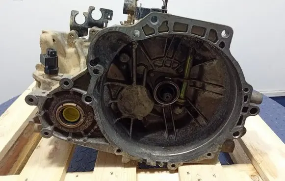 Hyundai Tucson JM Manual 6 speed gearbox L6J360502