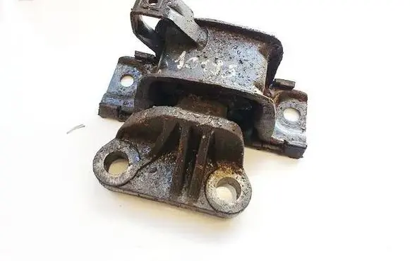 Engine mount bracket