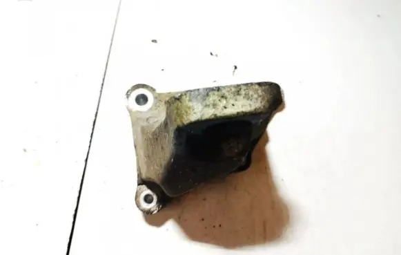KIA Sorento Engine mounting bracket