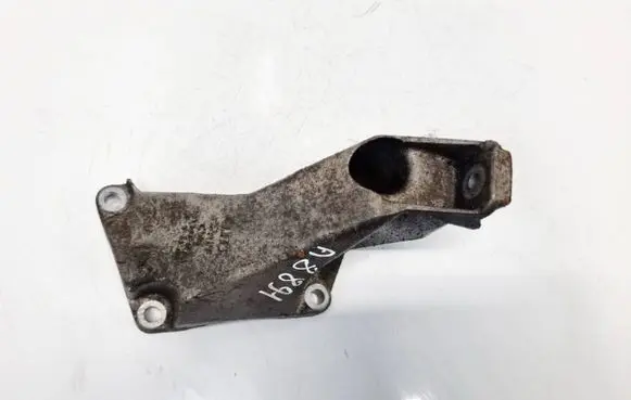 Engine mounting bracket