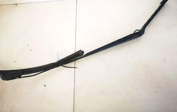 Nissan X-Trail T30 Front wiper blade arm