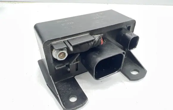 Mercedes-Benz E W211 Glow plug pre-heat relay 0285454032