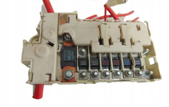 BMW 5 E39 Fuse module 61138370640
