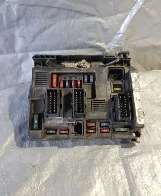 Citroen C3 Fuse module 9643498880