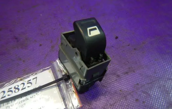 Peugeot 307 Quarter vent window switch 