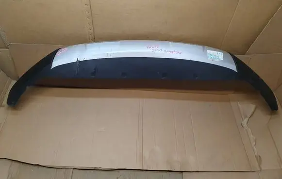 Volvo XC40 Front bumper lip 31449340