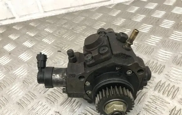 Nissan X-Trail T31 Fuel injection high pressure pump 0445010170 H8200690744