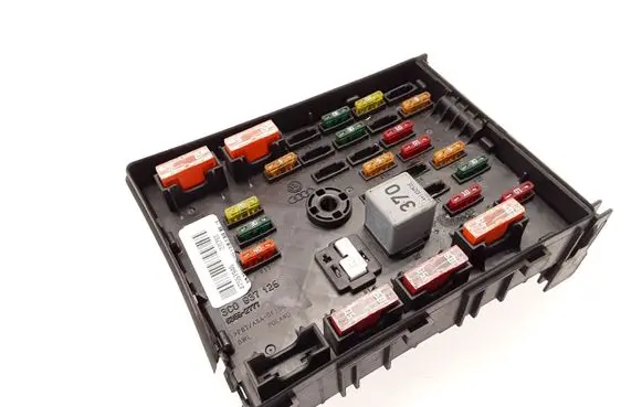 Volkswagen PASSAT B7 Fuse box set 3C0937125