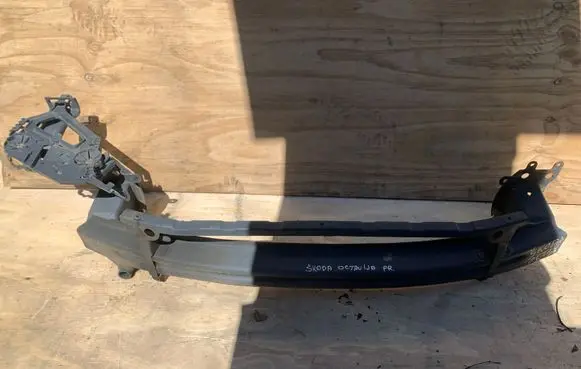 Skoda Octavia Mk2 (1Z) Front bumper cross member 1Z0807111