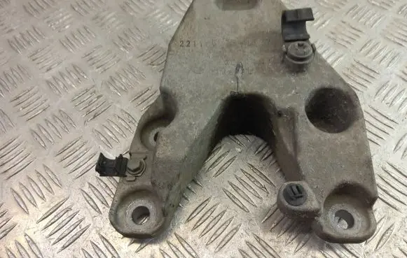 BMW X3 F25 Engine mounting bracket 6784827