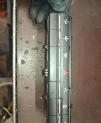 Peugeot 5008 Hazard light switch 96638426XT