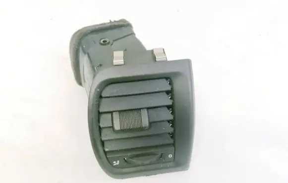 Skoda Fabia Mk2 (5J) Dash center air vent grill 5J0819702
