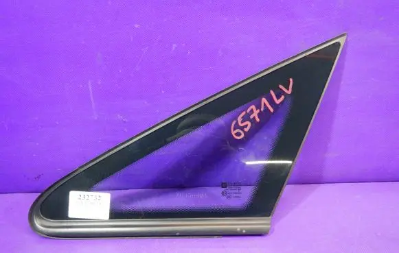 Opel Zafira B Rear side window