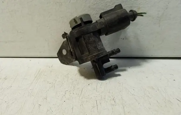 Volkswagen Golf V Vacuum valve 1K0906283A