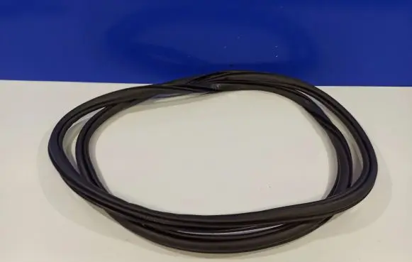 Volvo XC90 Rubber seal front door (on door) 32229218 31457673