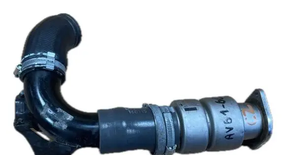 Ford Focus Turbo air intake inlet pipe/hose AV616C750AE
