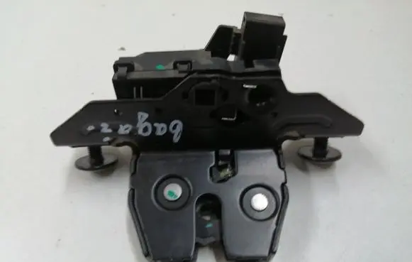 Loading door lock