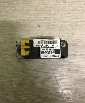 Renault Scenic I Airbag deployment crash/impact sensor 7700437301C