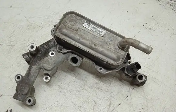 Toyota Corolla Verso AR10 Engine oil radiator 157100R01000