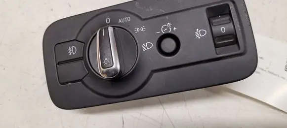 Volkswagen Touareg II Light switch 7P6941431E