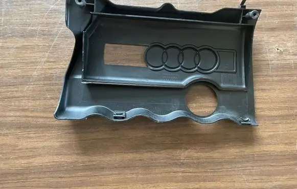 Audi A4 S4 B5 8D Engine cover (trim) 058103724C