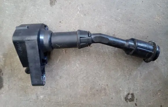 Ford Kuga II High voltage ignition coil DS7G12A366BB