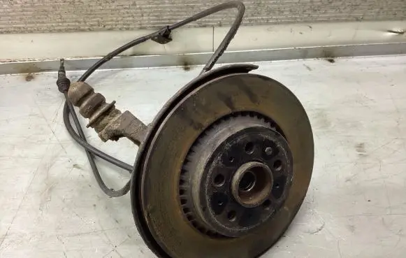Rear wheel hub