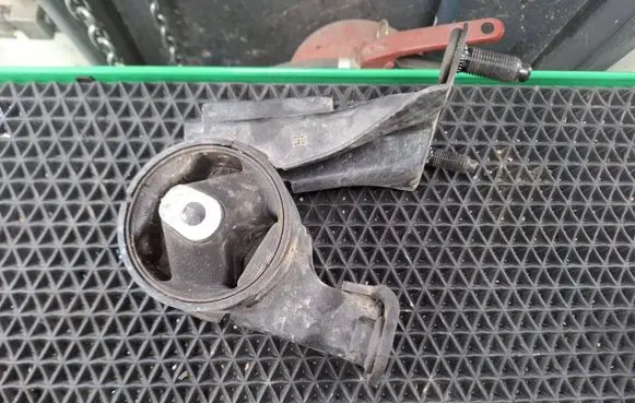 Toyota Auris E180 Engine mount vacuum valve 