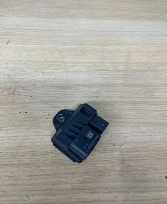 BMW 5 F10 F11 Glow plug pre-heat relay 7810856 0522120103