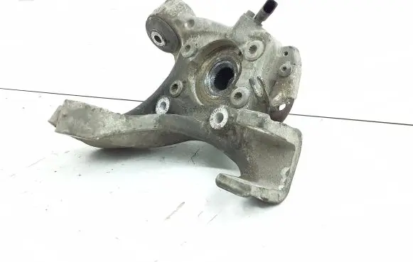 Rear wheel hub spindle/knuckle