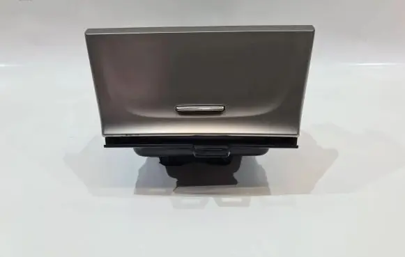Jeep Grand Cherokee Glove box