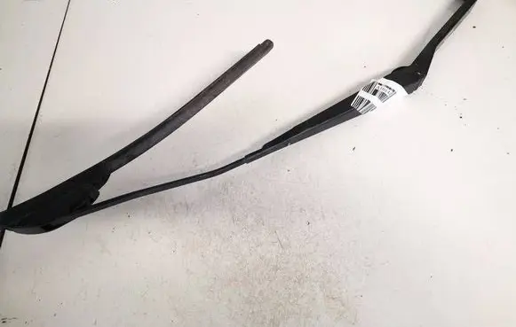 Suzuki Grand Vitara II Front wiper blade arm