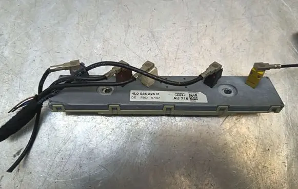 Audi Q7 4L Aerial antenna amplifier 4L0035225C