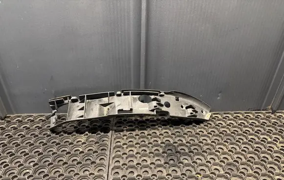 Volkswagen Touareg I Front bumper mounting bracket 7L6807183